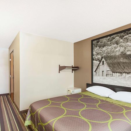 Super 8 By Wyndham Richlands/Claypool Hill Area Otel Pounding Mill Dış mekan fotoğraf