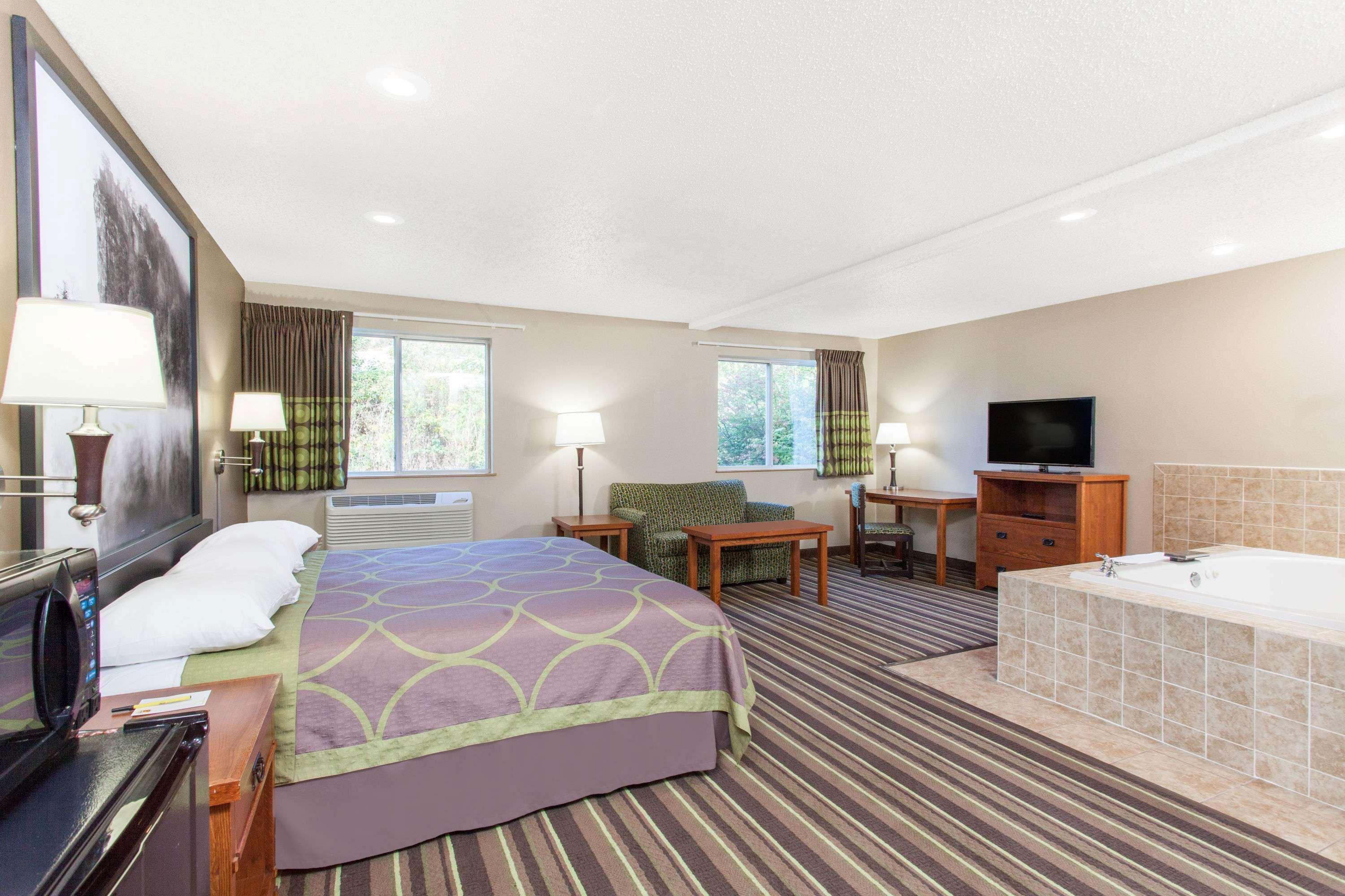 Super 8 By Wyndham Richlands/Claypool Hill Area Otel Pounding Mill Dış mekan fotoğraf